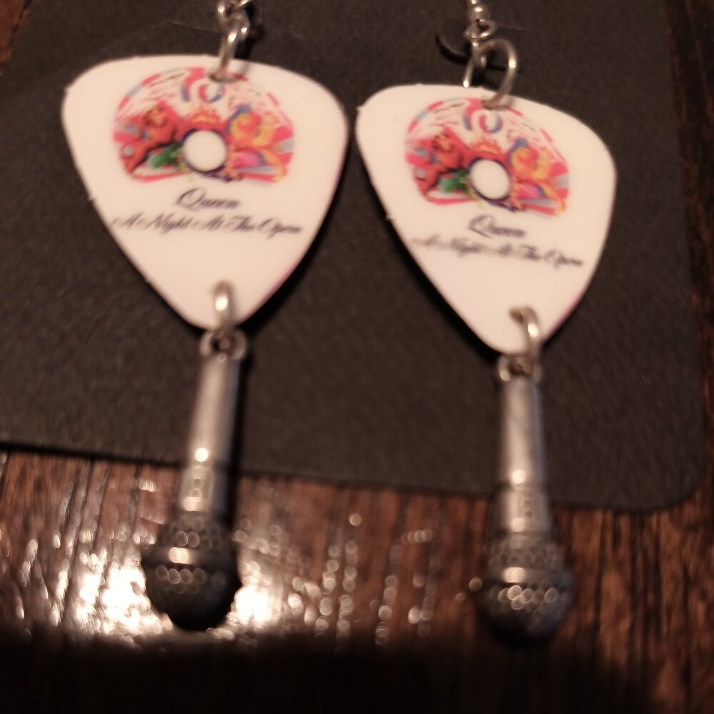 QUEEN GUITAR PICK EARRINGS